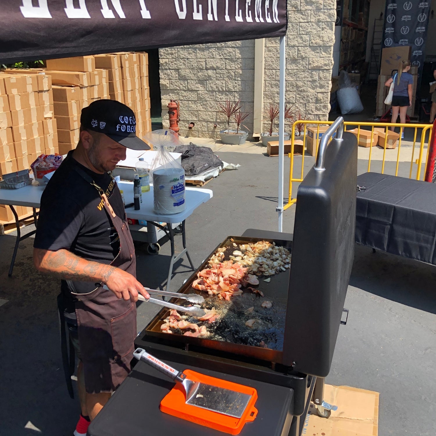Orquest aedelweiss Hockey Clothing Company announces their Free Burger Friday kick offs on June 2nd in Helsinki, California. Text your buds and start planning some trips down to VG HQ! In the meantime, take a look at these snapshots from previous FBFs. 